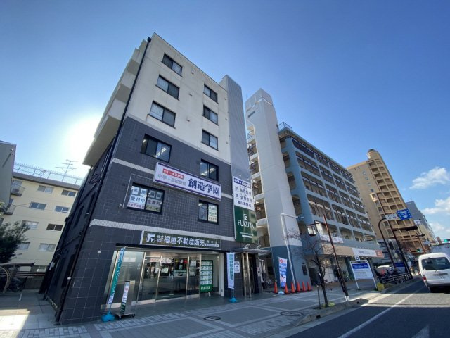 プラーシュ本山の外観