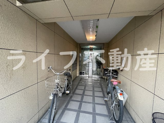 コーニッシュ長瀬のエントランス|清潔なエントランスです