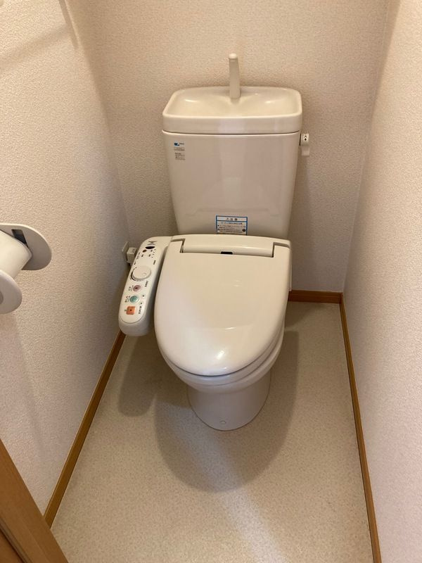 メゾンエトワールのトイレ|嬉しい温水洗浄便座付きです♪