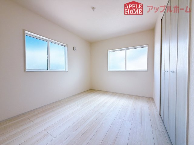 [新築住宅] 熊谷市円光2丁目 全1棟の洋室|２階居室は全室収納あり！たっぷりある収納活用でお部屋もキレイを保てます♪