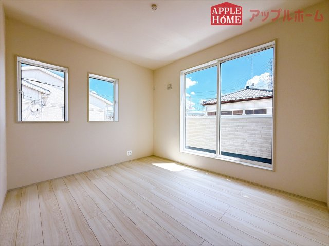 [新築住宅] 熊谷市円光2丁目 全1棟の洋室|２階居室は全室収納あり！たっぷりある収納活用でお部屋もキレイを保てます♪