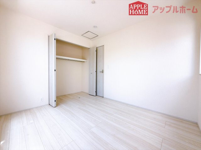 [新築住宅] 熊谷市円光2丁目 全1棟の洋室|２階居室は全室収納あり！たっぷりある収納活用でお部屋もキレイを保てます♪