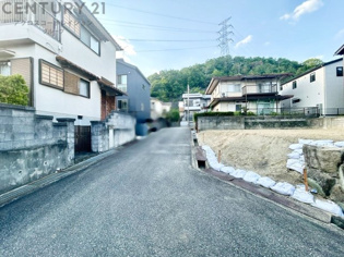 敷地面積147.27平米（約44.54坪）とゆとりの面積で乗用車2台分の駐車スペースを確保できます。