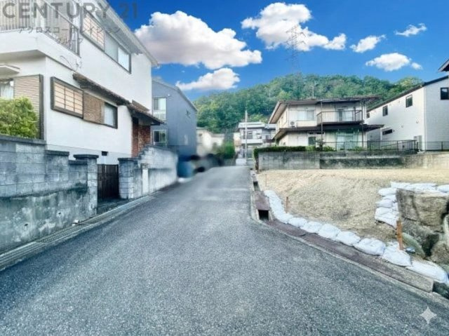 敷地面積147.27平米（約44.54坪）とゆとりの面積で乗用車2台分の駐車スペースを確保できます。