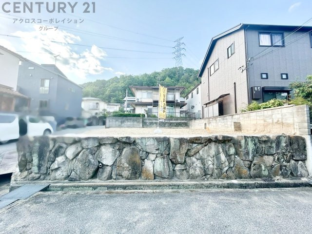山に囲まれ、四季を感じながら静かに暮らせる住環境。