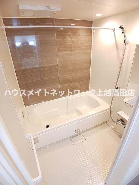 ベル　パトリ　Ｂの浴室|浴室１坪（追焚機能付）