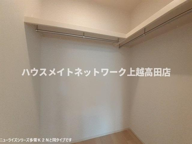 ベル　パトリ　Ｂの収納|ウォークインクローゼット（参考室内写真ニューライズシリーズ多雪K2Nと同タイプ）