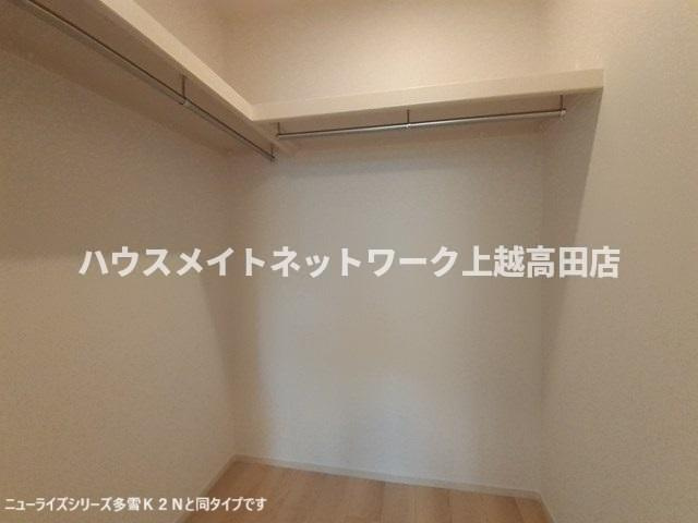 ベル　パトリ　Ｂの収納|ウォークインクローゼット（参考室内写真ニューライズシリーズ多雪K2Nと同タイプ）
