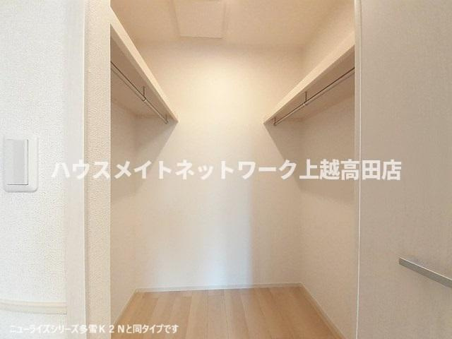 ベル　パトリ　Ｂの収納|ウォークインクローゼット（参考室内写真ニューライズシリーズ多雪K2Nと同タイプ）