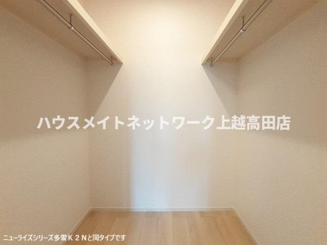 ベル　パトリ　Ｂの収納|ウォークインクローゼット（参考室内写真ニューライズシリーズ多雪K2Nと同タイプ）