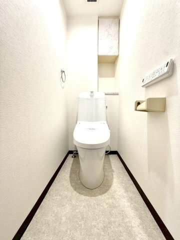 横浜西パーク・ホームズ　のトイレ|清潔感のある落ち着いた空間に仕上げられたトイレは、毎日快適にご利用いただけるよう配慮された設計です。