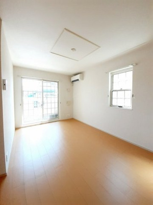【居間・リビング】 | エスペランサ | こちらの居間で趣味の時間をお楽しみください