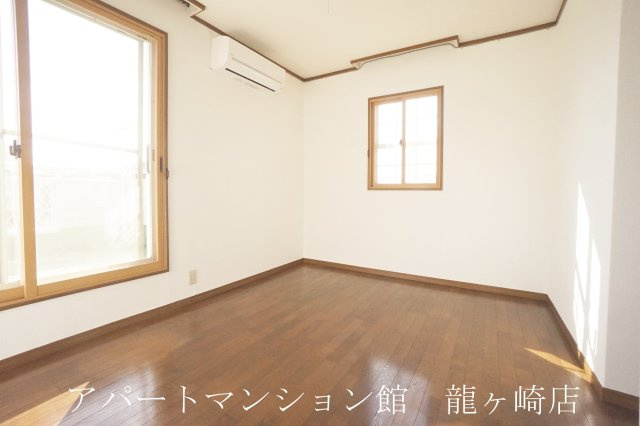 南中島町貸家の寝室|２F