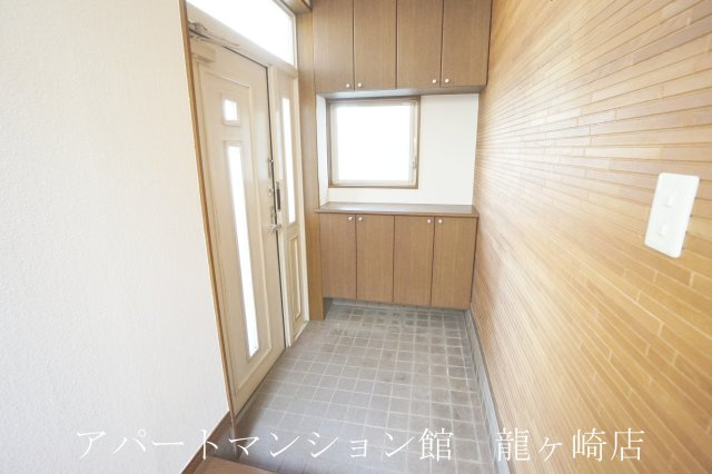 南中島町貸家の玄関