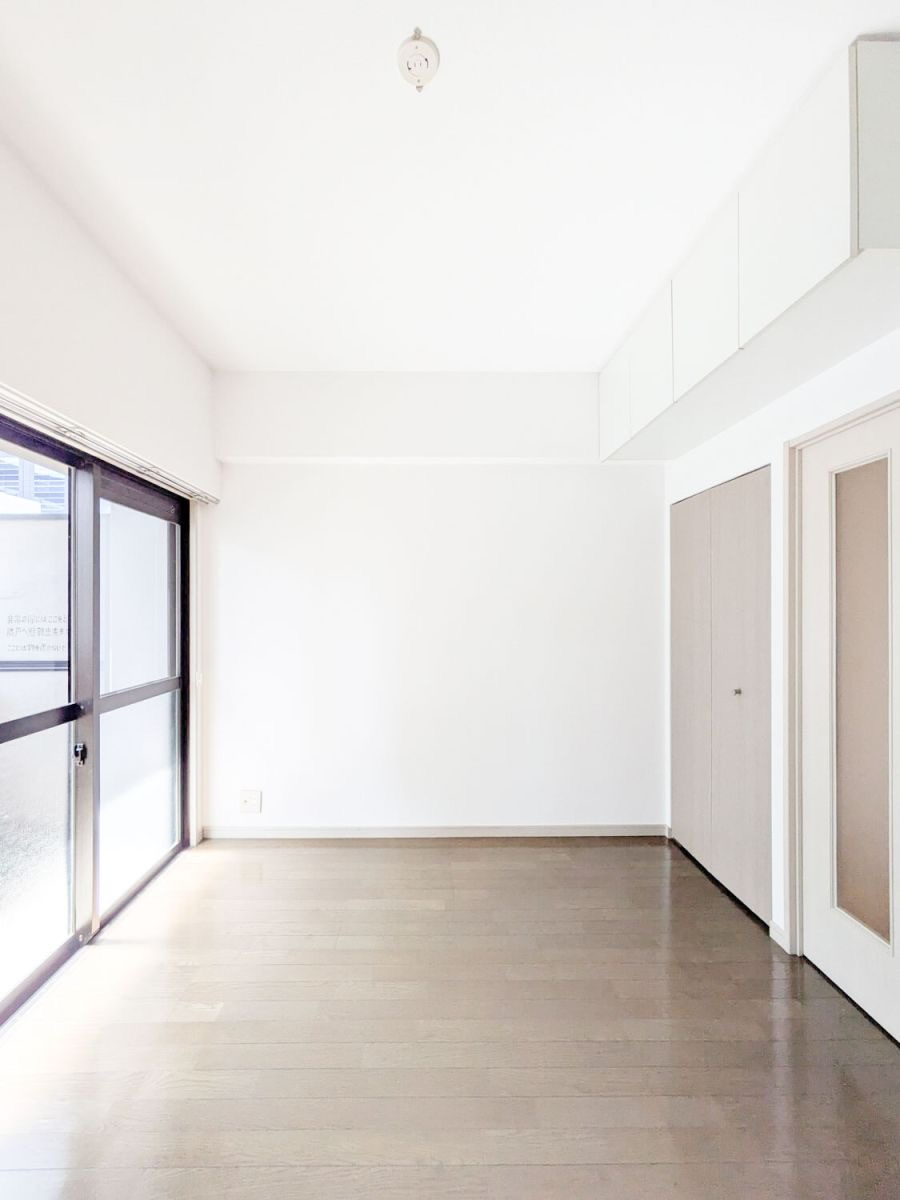 新品家具付きマンション上呉服町26(KaGood福岡)の居間・リビング