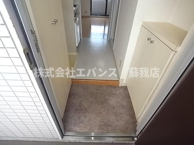 【玄関】 | ロザール東千葉 | 収納もある玄関です