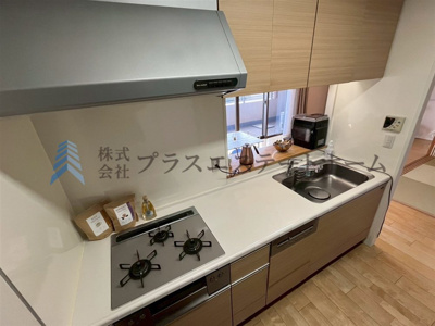 【キッチン】 | イトーピア神戸ポートアイランド | 対面カウンターで、家族とコミュニケーションを取りながら料理ができるキッチンです♪
