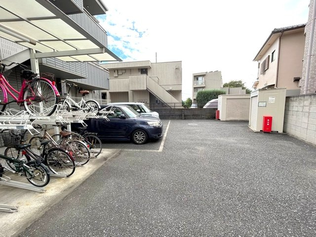 Verde昭島の駐車場