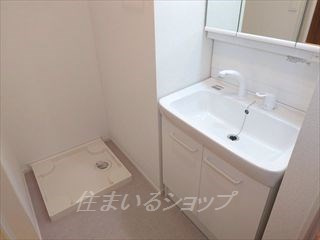 ショコラⅠの洗面所|三面鏡付きシャンプードレッサー