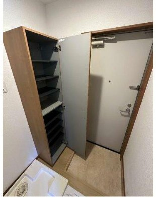 ブリーゼ平町の玄関