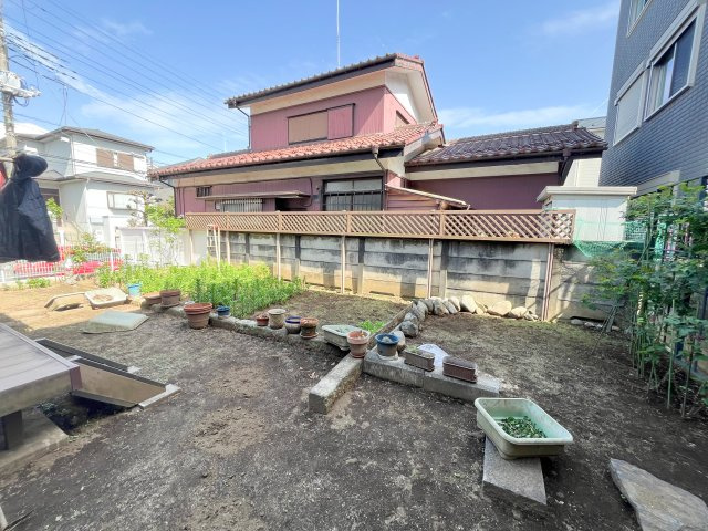 所沢市松葉町中古戸建の庭|お庭ではお子様やペットとも遊べるよう広く設計されています♪家庭菜園などもできます♪