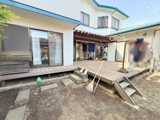 所沢市松葉町中古戸建のバルコニー|ウッドデッキでは洗濯はもちろん、趣味スペースとしても活用できます♪