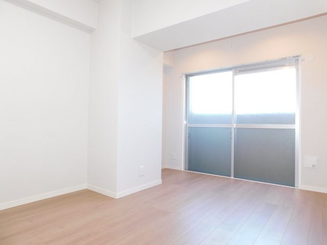 稲沢市国府宮１丁目の中古マンションの洋室|◇洋室◇　　明るい洋室５．９帖　全居室収納完備♪　（新規リノベーション済）
