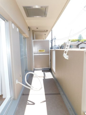 稲沢市国府宮１丁目の中古マンションのバルコニー|◇バルコニー◇　　陽当り良好なワイドバルコニー！　リビングと洋室から出入りできます♪