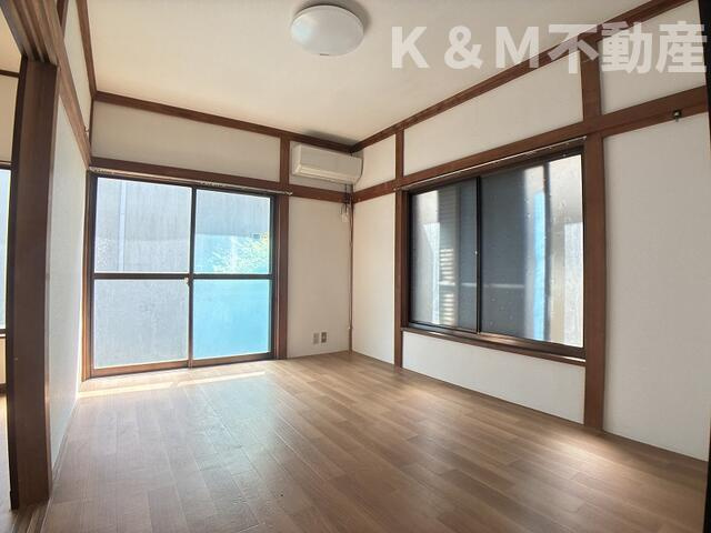 柏市豊住２丁目戸建の居間・リビング|おしゃれな居間です