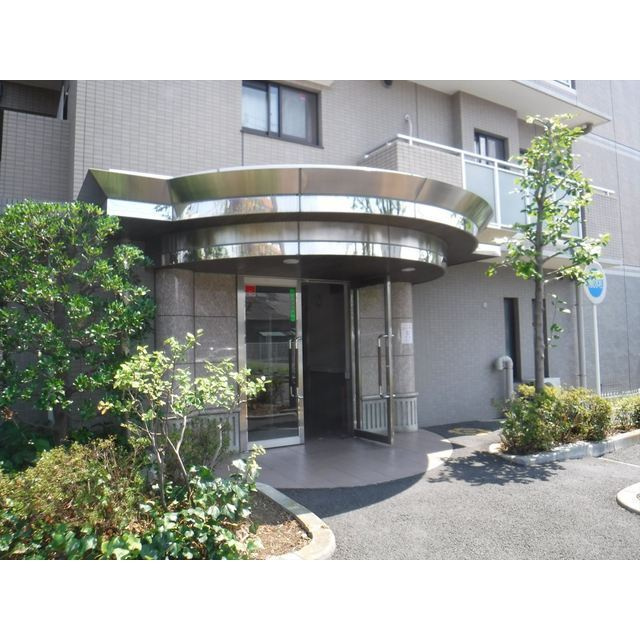 ルクレ川口ウエストのエントランス