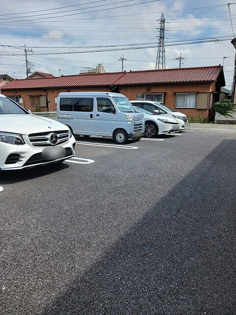カーサビアンカの駐車場