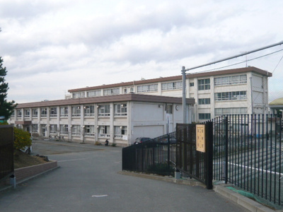 茅ヶ崎市立松林中学校まで450ｍ