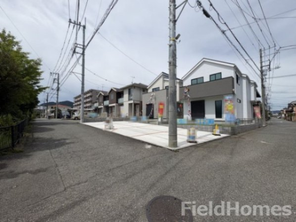 伊勢原市白根新築戸建て　第1期2号棟の前面道路含む現地写真|前面道路含む現地写真です。