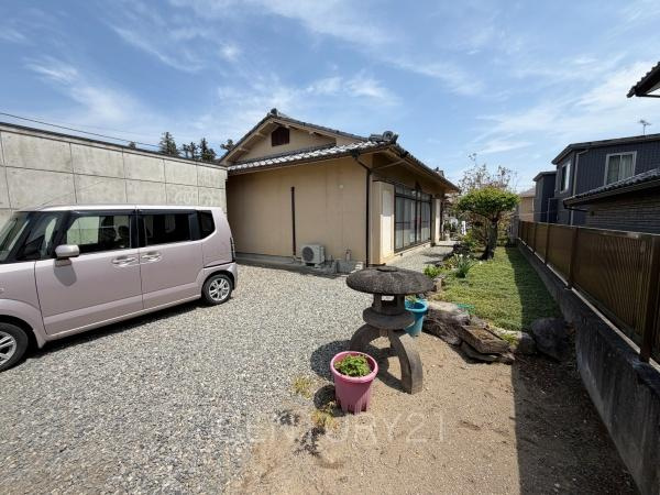 新里町新川中古の庭