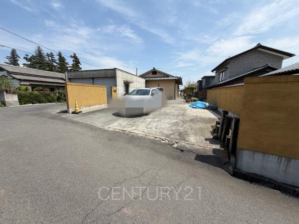 新里町新川中古の前面道路含む現地写真