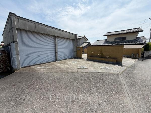 新里町新川中古の前面道路含む現地写真
