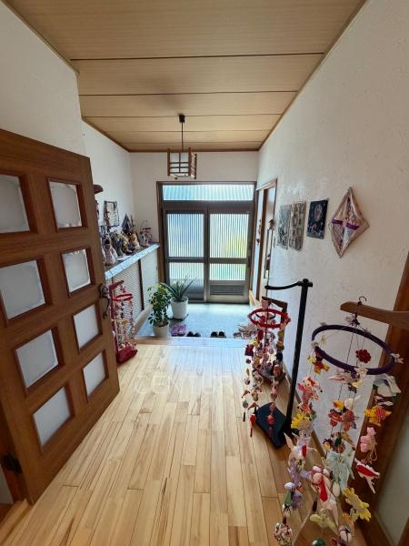 新里町新川中古の玄関