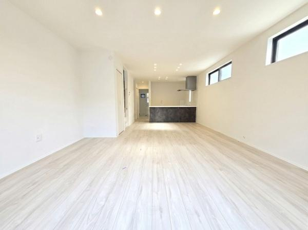 横浜市港北区新吉田東２丁目の新築一戸建の居間・リビング|自慢したくなるリビング！
形も良く家具の配置にも困りません。