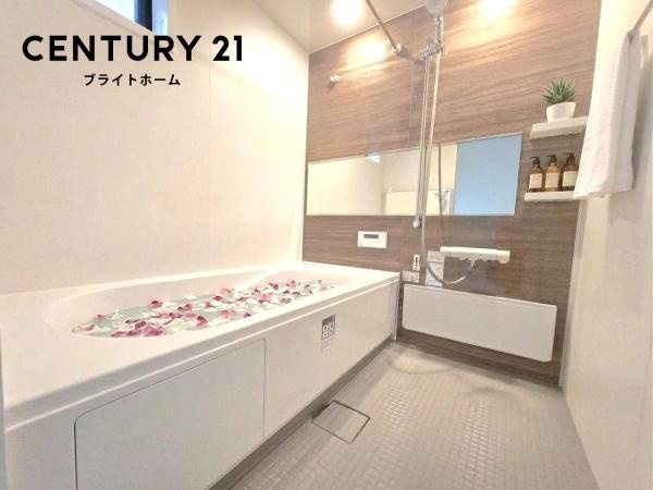 横浜市港北区新吉田東２丁目の新築一戸建の浴室|広々としたバスルームで一日の疲れをいやして下さい！
※家具等はＣＧでの参考レイアウトです。