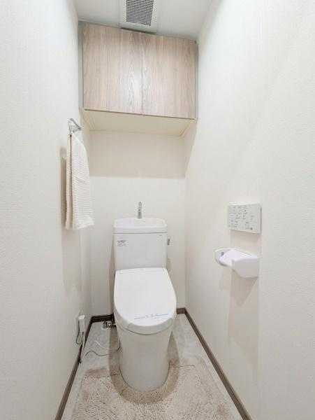 アークエルム磯子台のトイレ|清潔感のある内装のすっきりとしたデザインのトイレです。
水周りが綺麗だと安心ですね。
