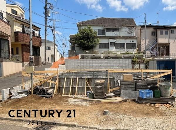 横浜市保土ケ谷区釜台町の新築一戸建の外観|同仕様物件もご案内をさせて頂きます。
お車でご自宅まで送迎承ります。