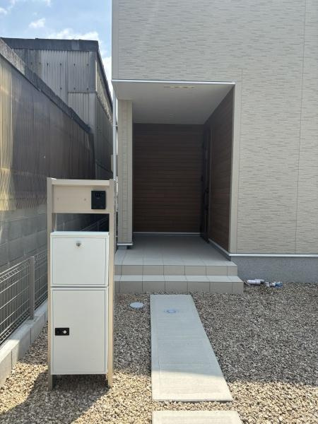 西尾市一色町一色01期　全2棟・1号棟の玄関|訪れる人を心地よく迎え入れます。