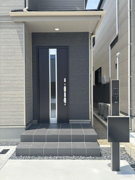 西尾市中畑町宮東22番　全4棟・A号棟の玄関|施工例