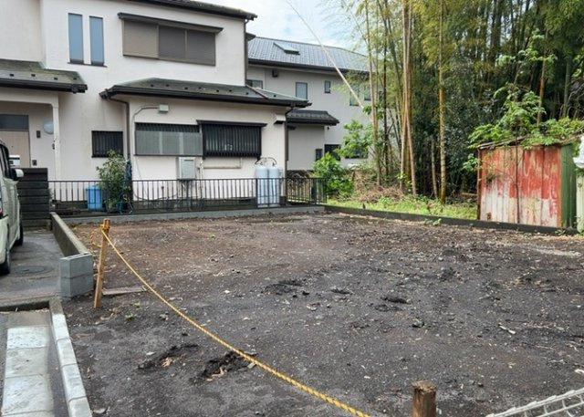【玄関】 | 玄関は家の顔でもあり、家族以外の目にも止まる場所です。玄関は外との間を仕切る扉、靴などをしまっておく収納スペース、靴脱ぎのたたきスペース、来客とのやり取りをするドアホンなど複数のアイテムからなります。