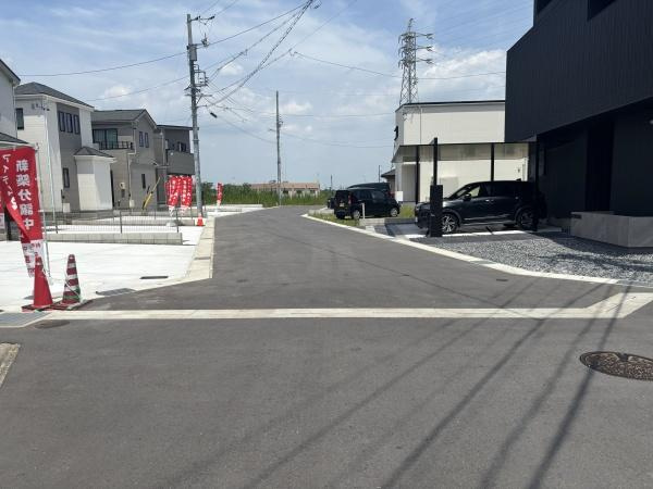 西尾市中畑町宮東22番　全4棟・B号棟の前面道路含む現地写真|前面道路です。