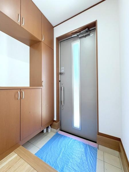 藤沢市高倉の中古一戸建の玄関