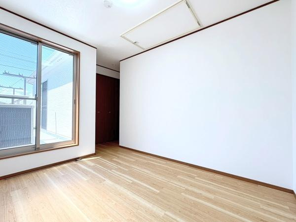 藤沢市高倉の中古一戸建の洋室