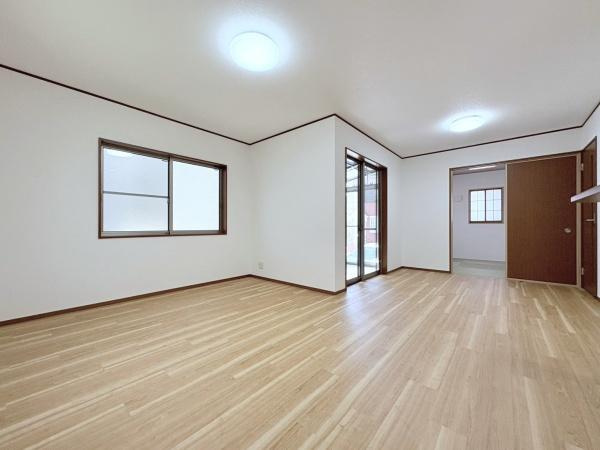 藤沢市高倉の中古一戸建の居間・リビング