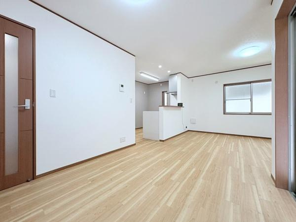 藤沢市高倉の中古一戸建の居間・リビング
