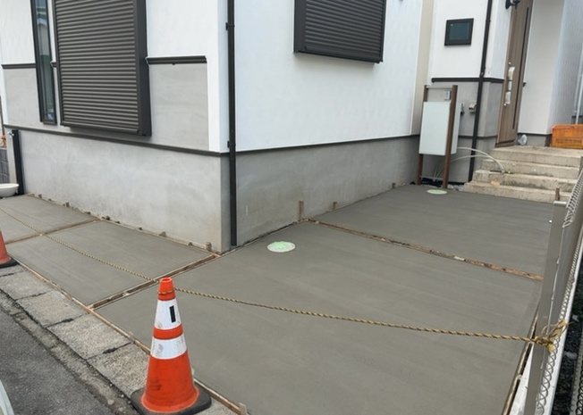 【駐車場】 | 駐車場と明記されていても、最小スペースでつくられた駐車場だと大型車は駐車できなかったり、出入りしにくくなったりする可能性があります。お車のサイズと購入したい物件の駐車場のサイズを現地で確認しましょう。
